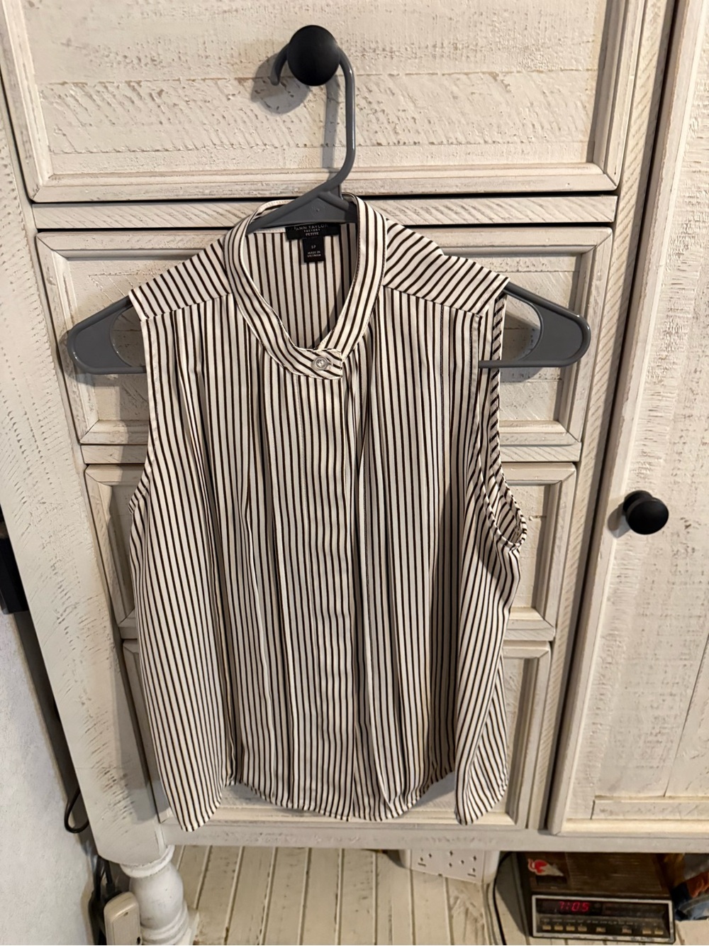 Ann Taylor Black & White Striped Sleeveless Mock-Neck Blouse